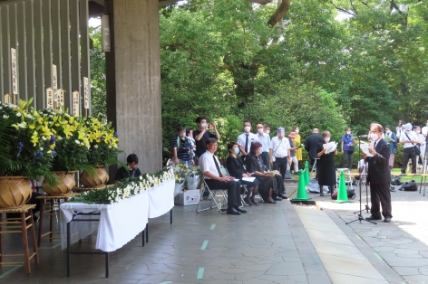 千鳥ヶ淵戦没者墓苑で「戦争犠牲者追悼、平和を誓う8.15集会」に参列し、挨拶と献花を行いました。を開く