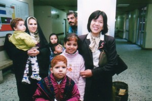 �T�_�����璆�������a�@ �[���̊O���Őf�Â�҂q���B