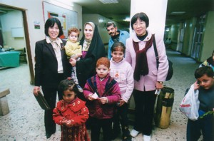 �T�_�����璆�������a�@ �[���̊O���Őf�Â�҂q���B