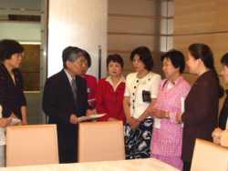 �����c����ƍR�c�̐\����������鈢���m�q